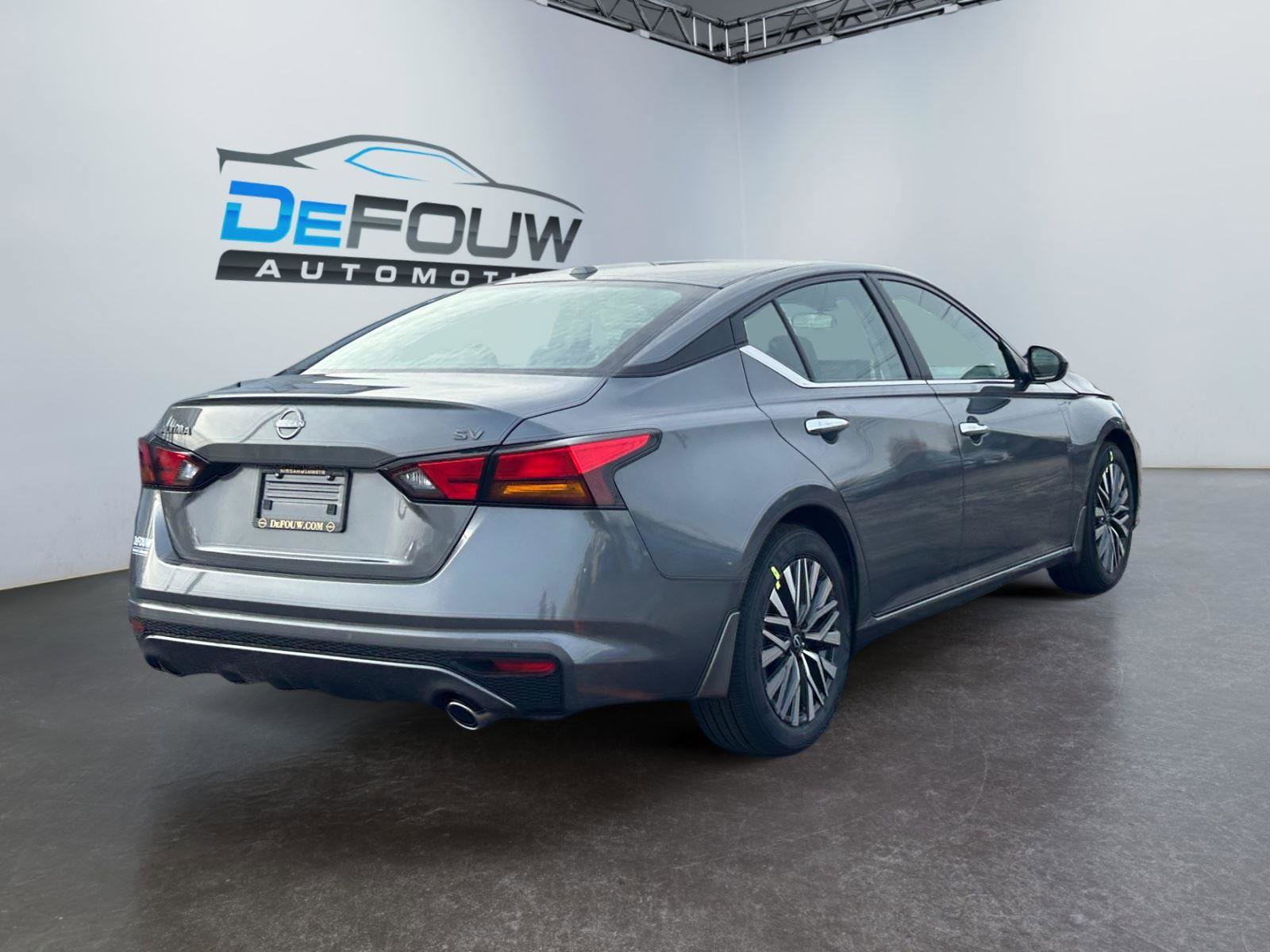 Used 2024 Nissan Altima 2.5 SV w/ SV Premium Package image 3