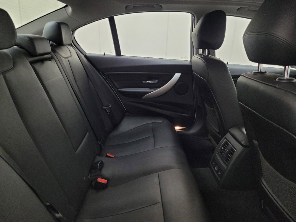 Used 2017 BMW 320i Sedan RWD image 19