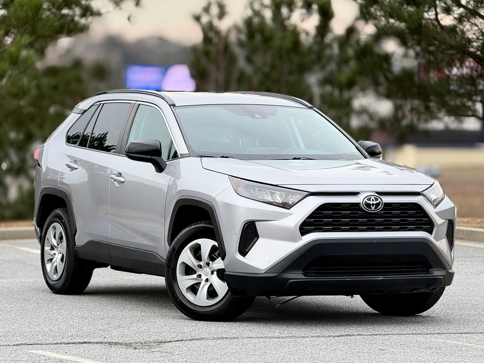 Used 2021 Toyota RAV4 LE image 12