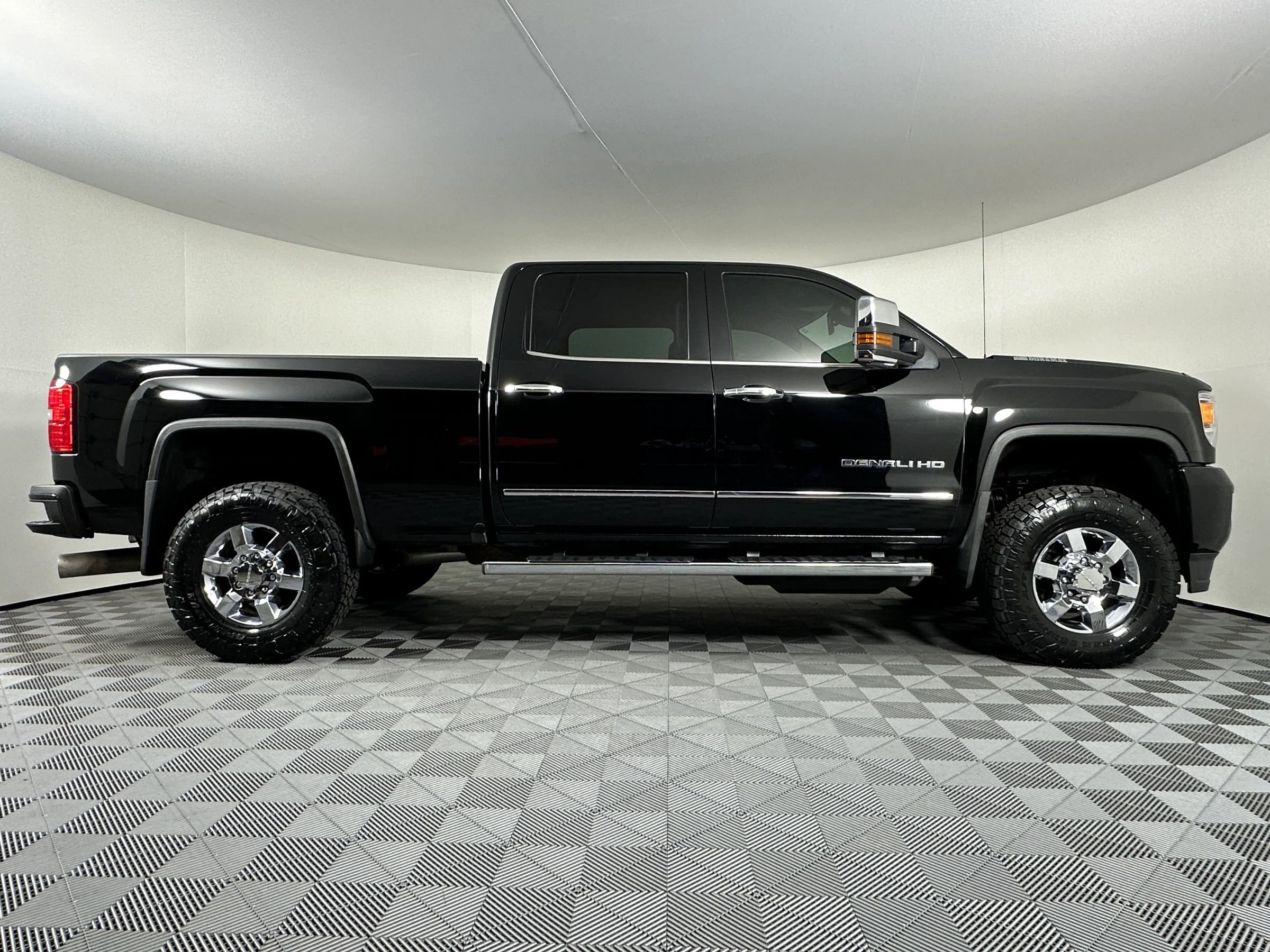Used 2017 GMC Sierra 3500 Denali image 7