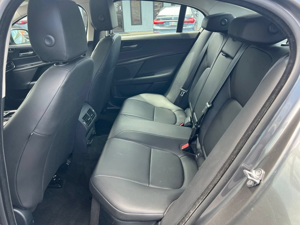 Used 2018 Jaguar XE Premium AWD/4WD image 14
