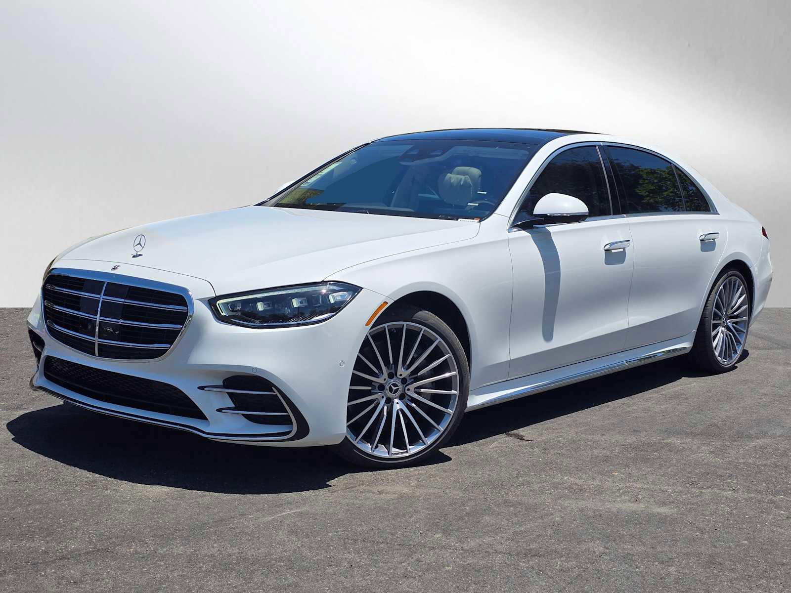 Used 2024 Mercedes-Benz S 580 4MATIC Sedan image 3