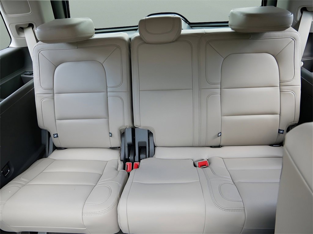 Used 2023 Lincoln Navigator Reserve image 15