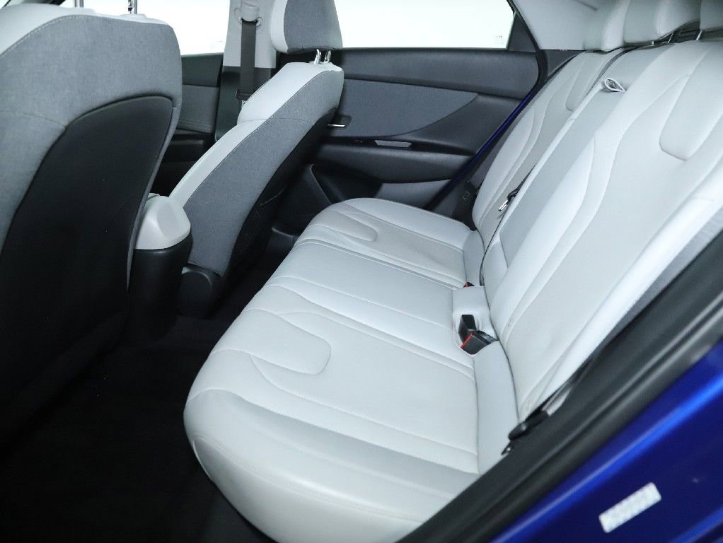 Used 2023 Hyundai Elantra Limited image 14