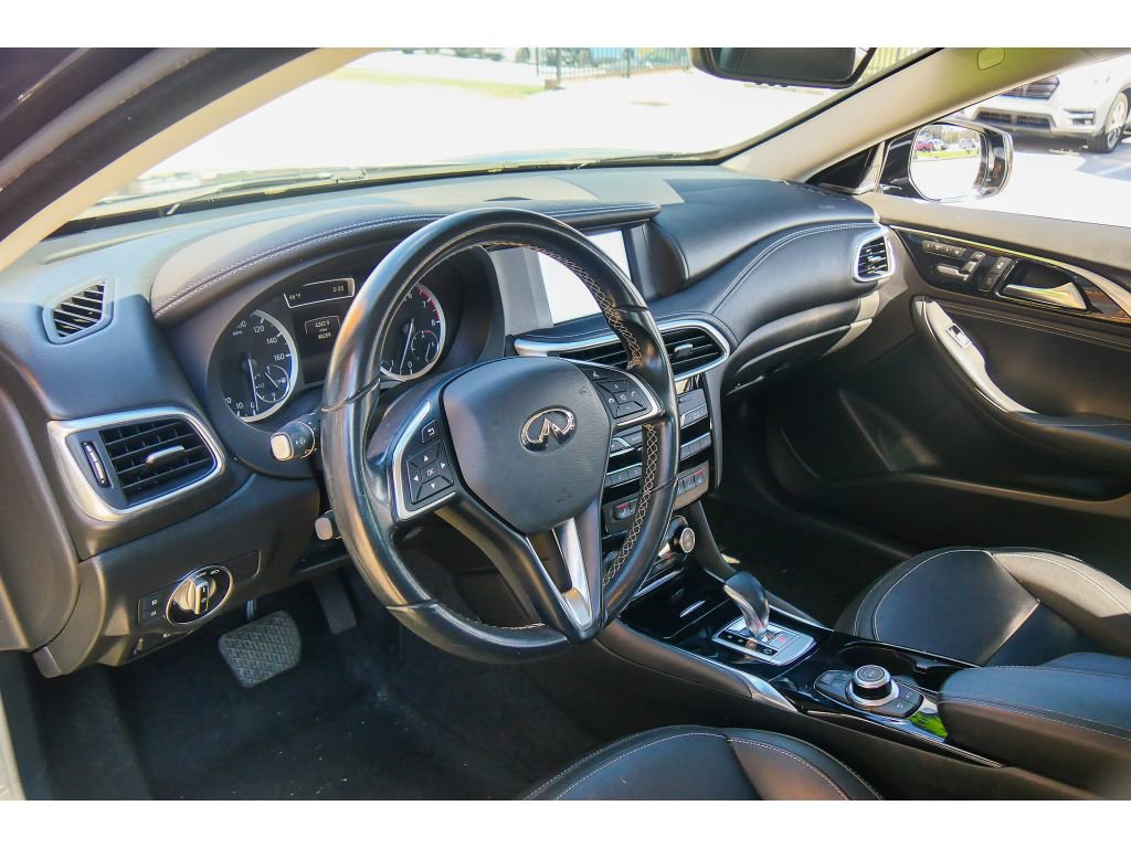 Used 2018 INFINITI QX30 Premium w/ Navigation Package image 12