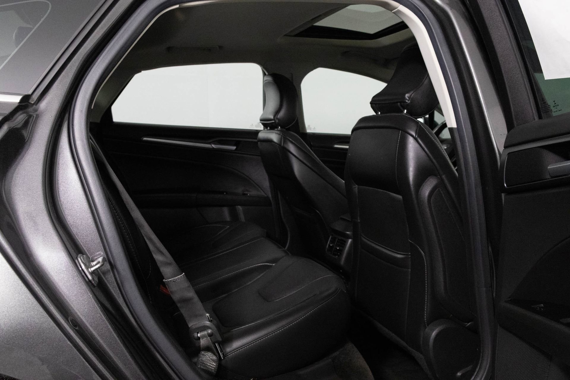 Used 2015 Ford Fusion Titanium image 37