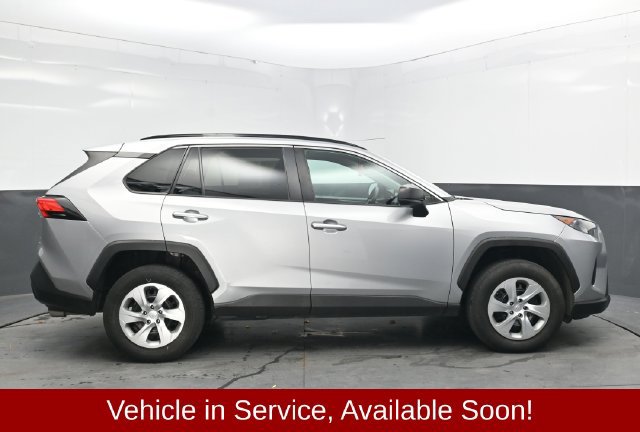 Used 2021 Toyota RAV4 LE AWD/4WD image 9