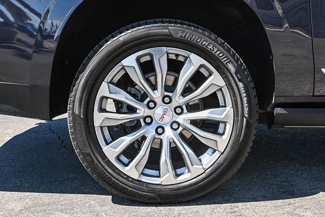 Used 2023 GMC Yukon XL Denali w/ Advanced Technology Package image 11