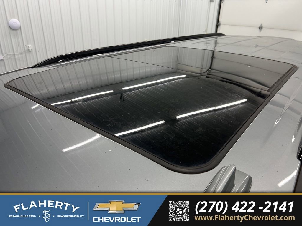 Used 2024 GMC Yukon XL AT4 w/ Technology Package image 33