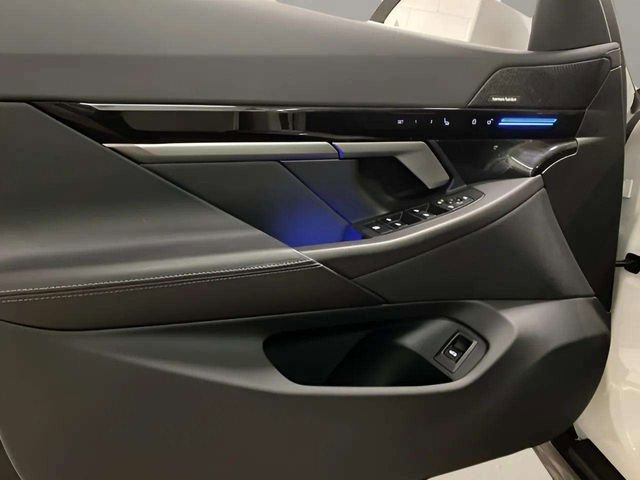 Used 2025 BMW 530i RWD image 17