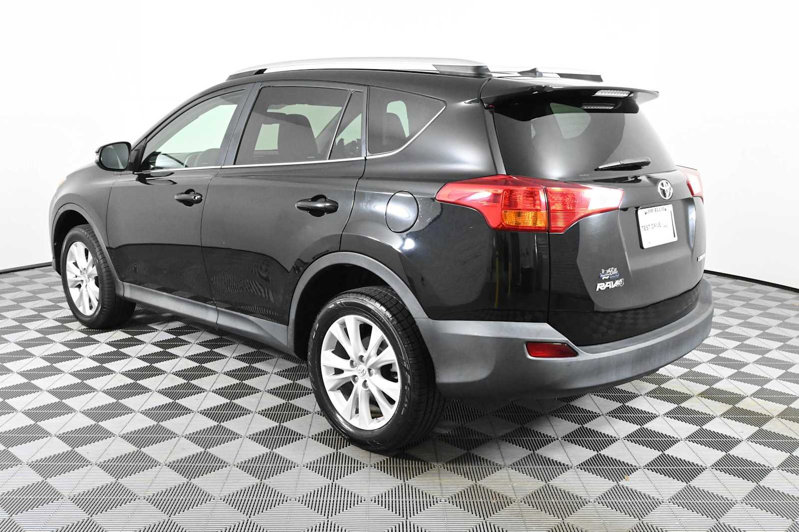 Used 2015 Toyota RAV4 Limited FWD image 2