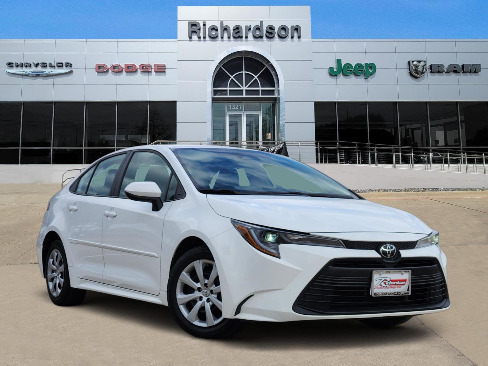 Used 2024 Toyota Corolla LE FWD image 1