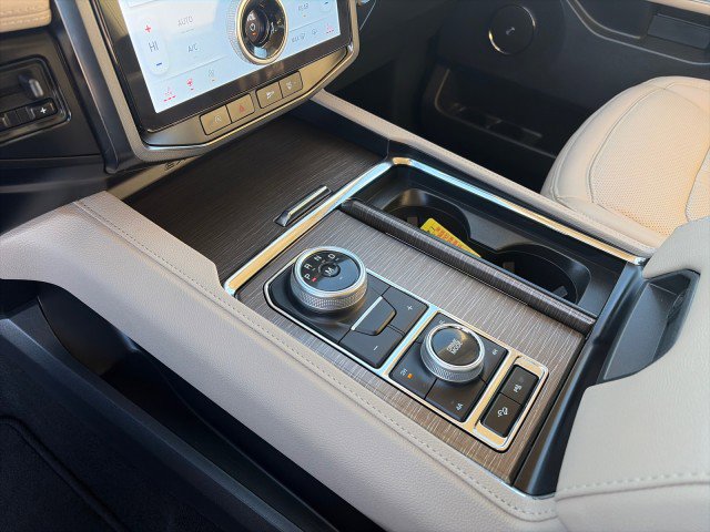 Used 2024 Ford Expedition Limited image 20