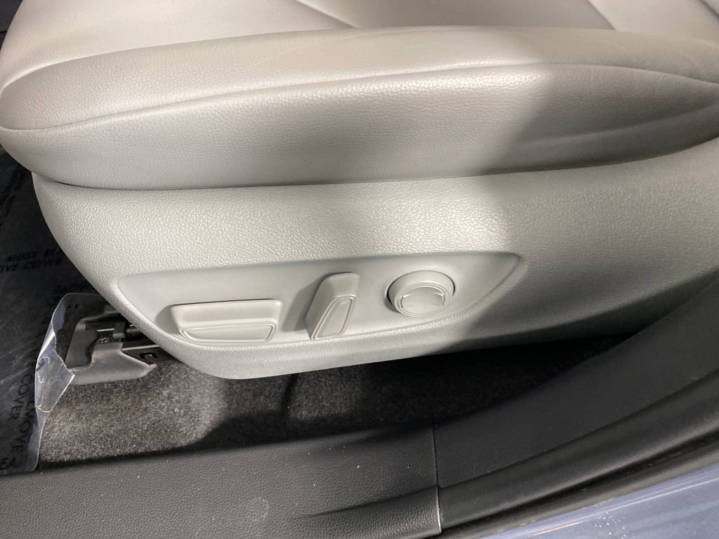 Certified 2024 Toyota Highlander XLE image 8