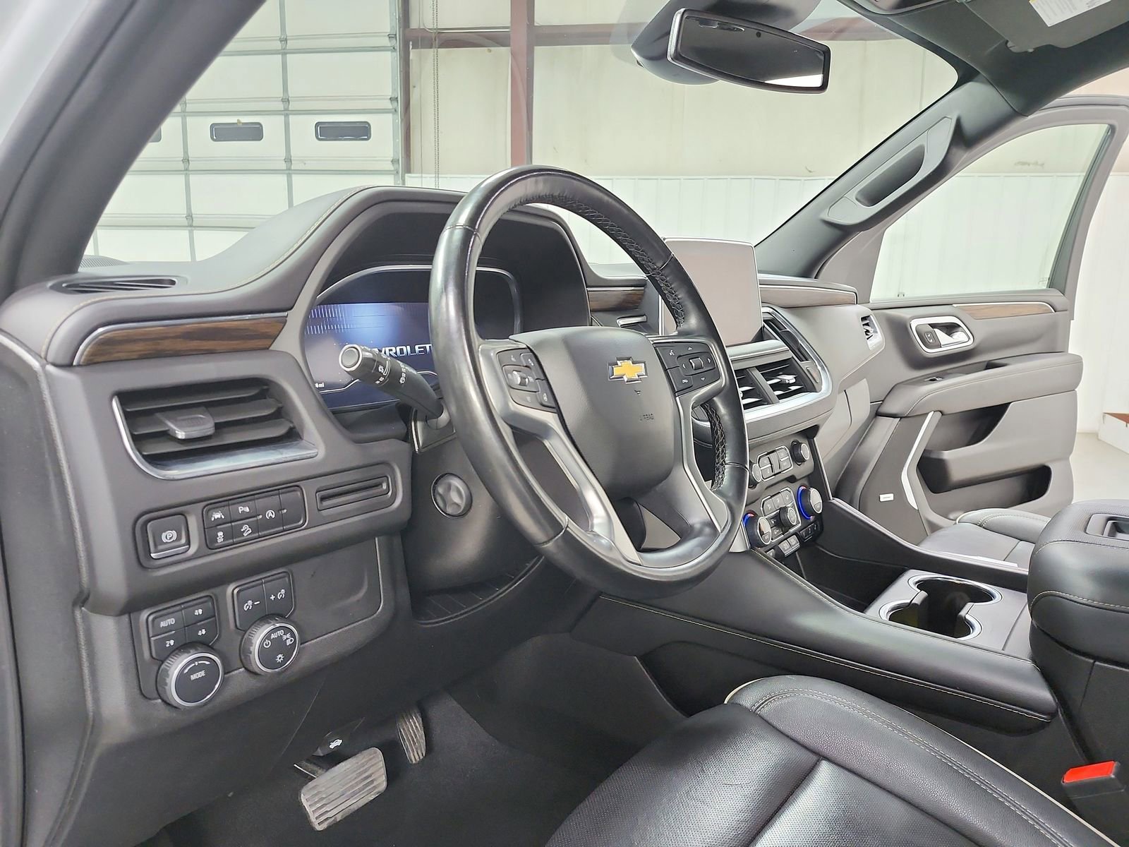 Used 2023 Chevrolet Suburban Premier image 18