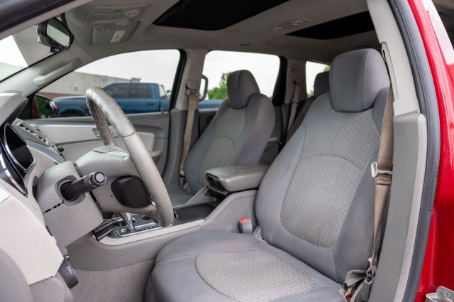 Used 2012 Chevrolet Traverse LT FWD image 32