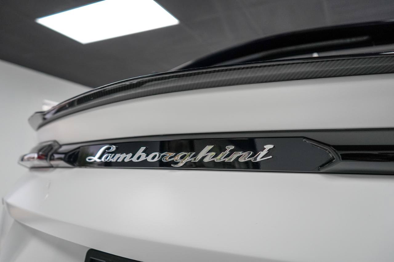 Used 2023 Lamborghini Urus Performante AWD/4WD image 12