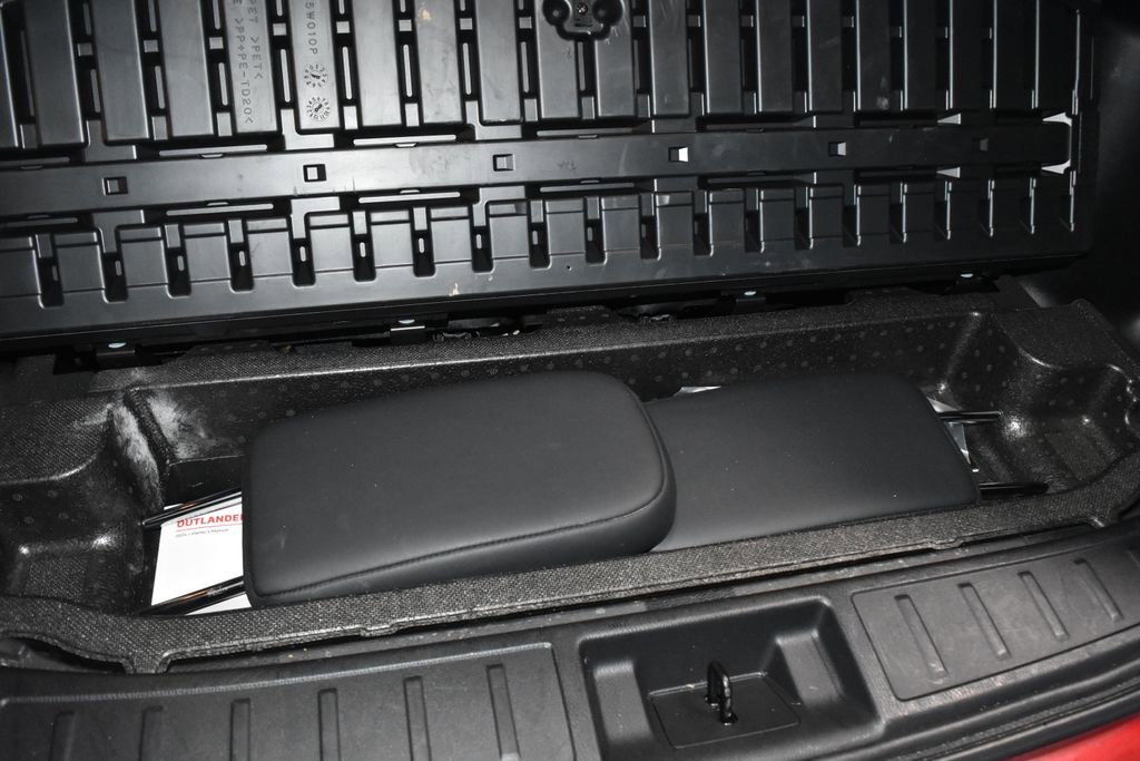 Used 2024 Mitsubishi Outlander SE image 31