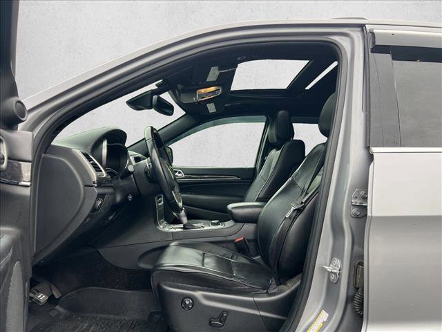 Used 2018 Jeep Grand Cherokee Overland AWD/4WD image 12