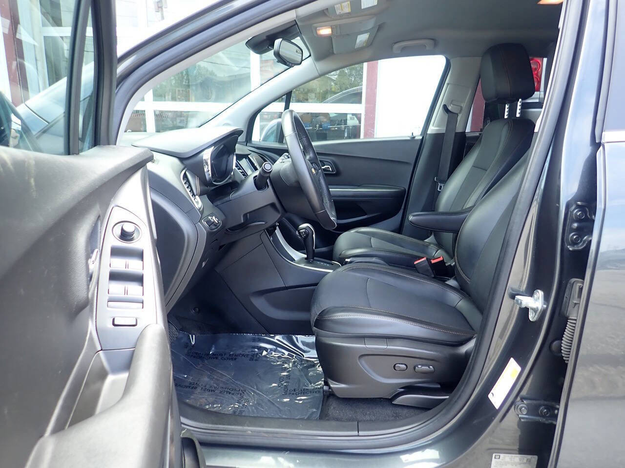 Used 2017 Chevrolet Trax LT w/ LT Convenience Package image 8