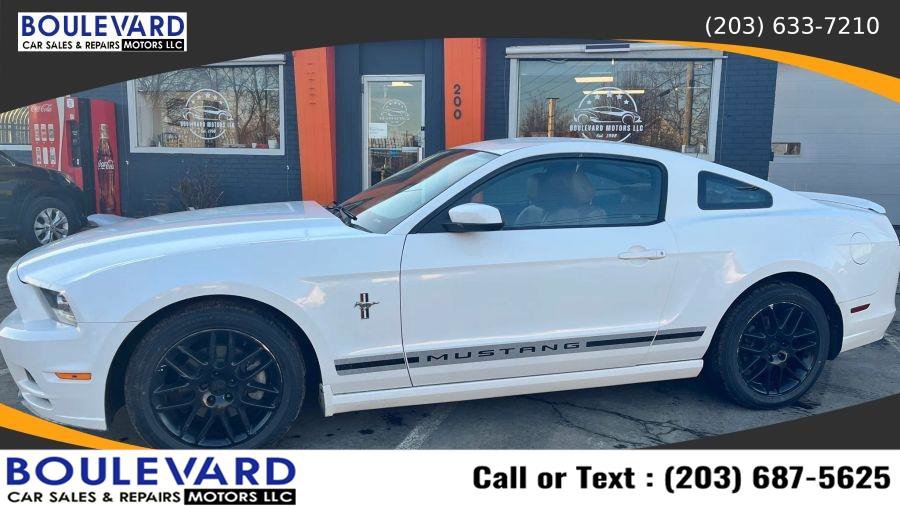 Used 2013 Ford Mustang Premium image 4