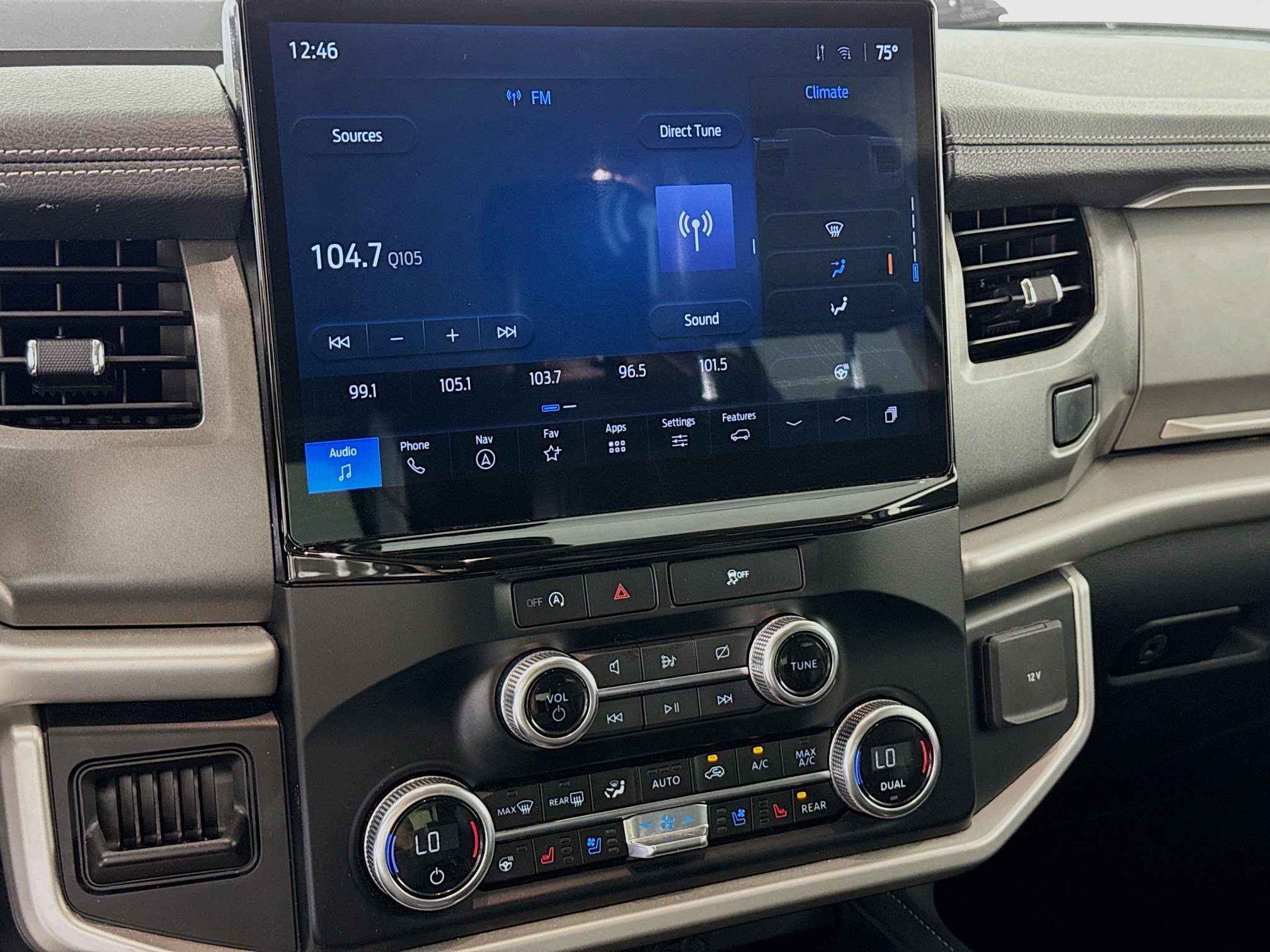 Used 2024 Ford Expedition XLT image 17