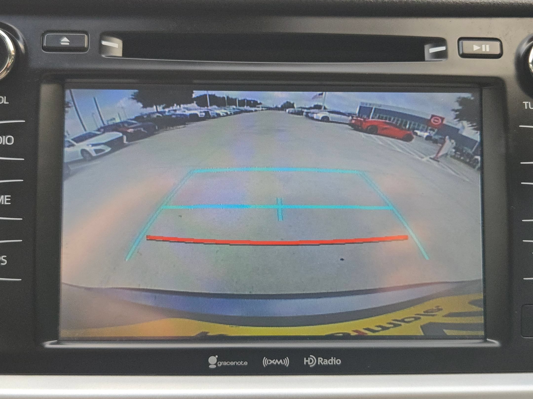 Used 2019 Toyota Highlander XLE FWD image 18