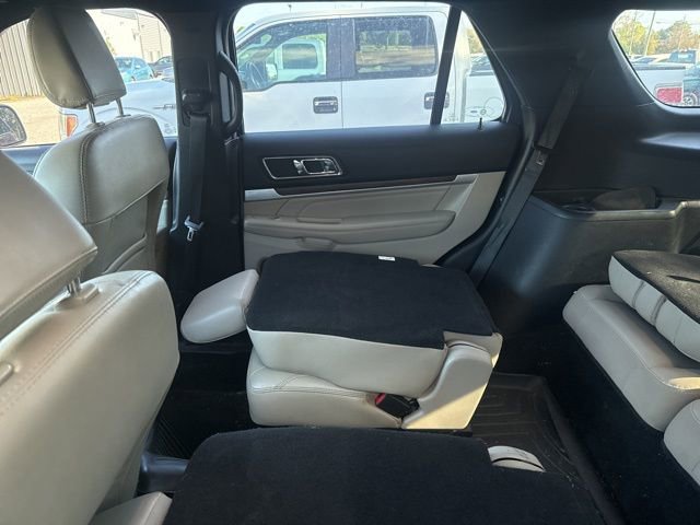 Used 2018 Ford Explorer Limited w/ Ford Safe & Smart Package image 11