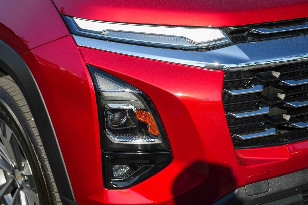 Used 2025 Chevrolet Equinox LT w/ Safety and Technology Package image 8