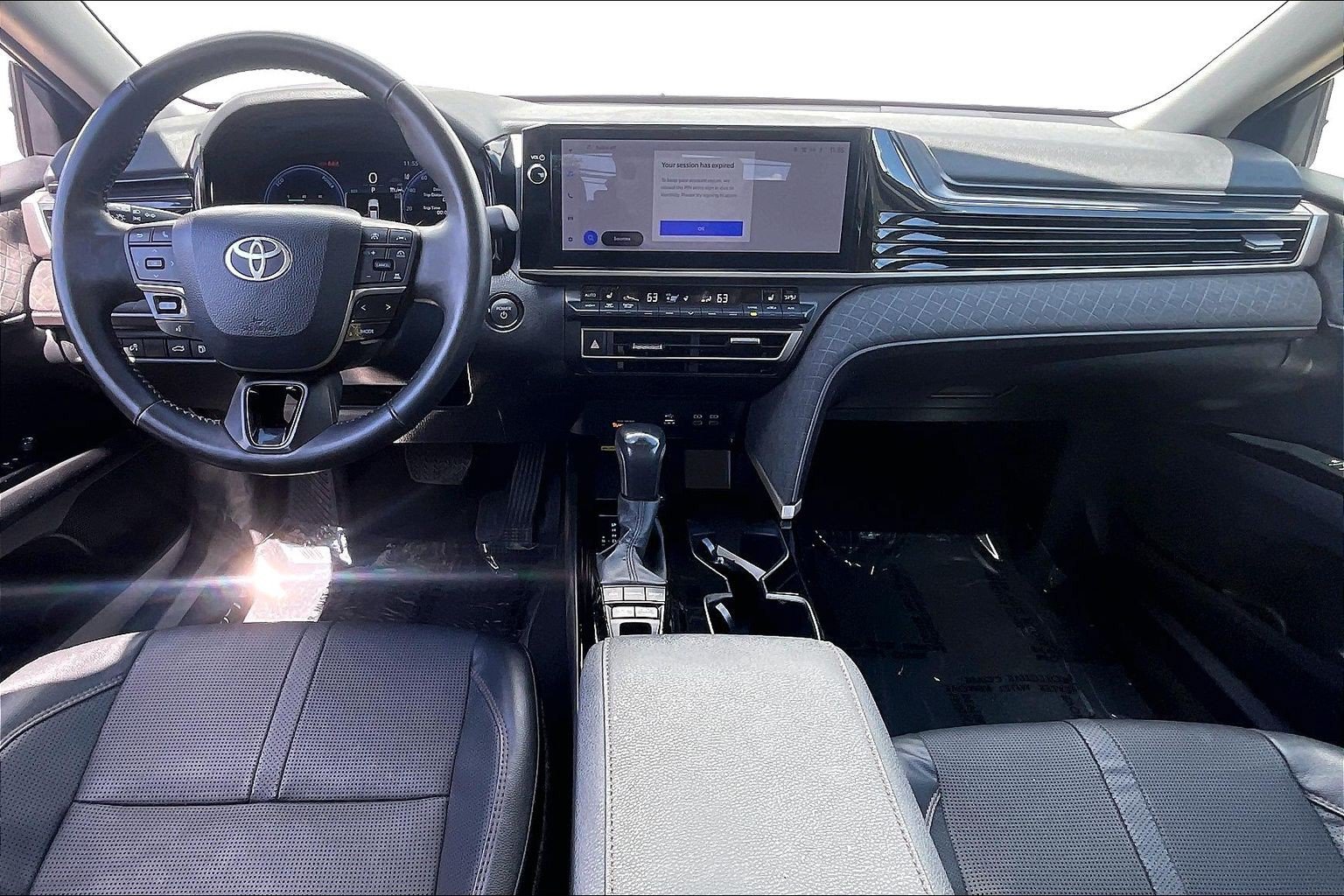 Used 2025 Toyota Camry XLE AWD/4WD image 19