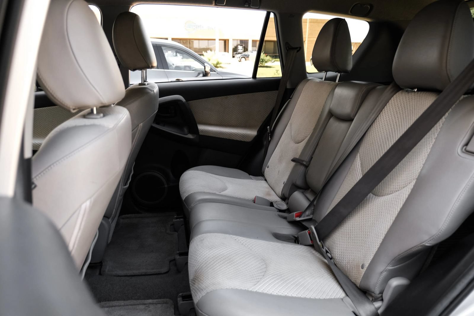 Used 2014 Toyota RAV4 EV FWD image 35