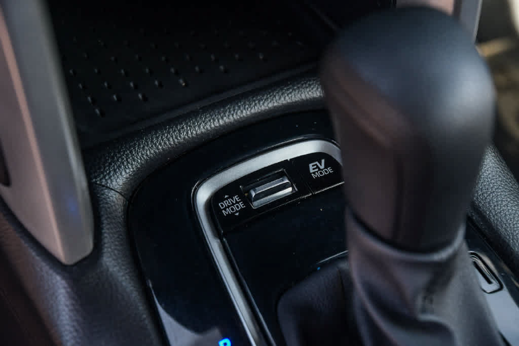 Certified 2024 Toyota Corolla Cross AWD Hybrid image 20