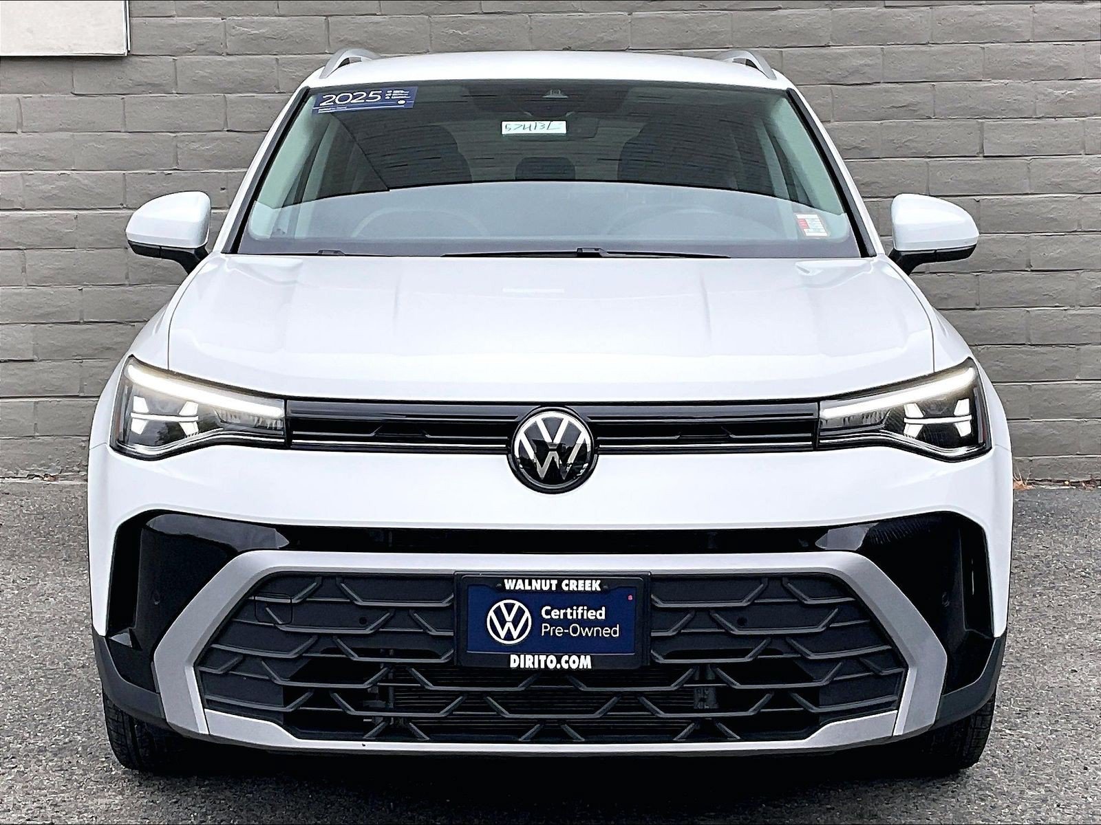 Certified 2025 Volkswagen Taos SE FWD image 2