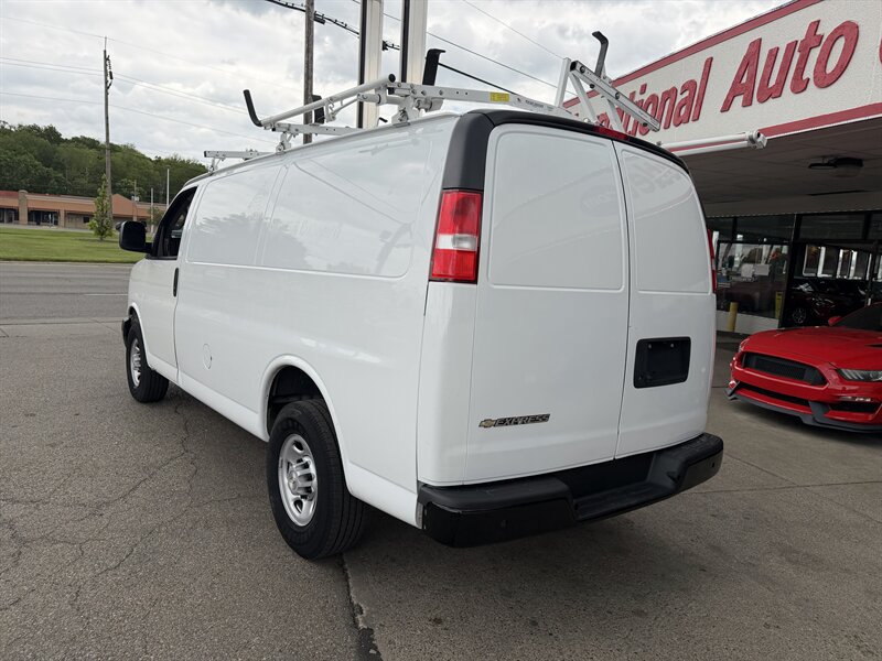 Used 2021 Chevrolet Express 3500 w/ Driver Convenience Package RWD image 8