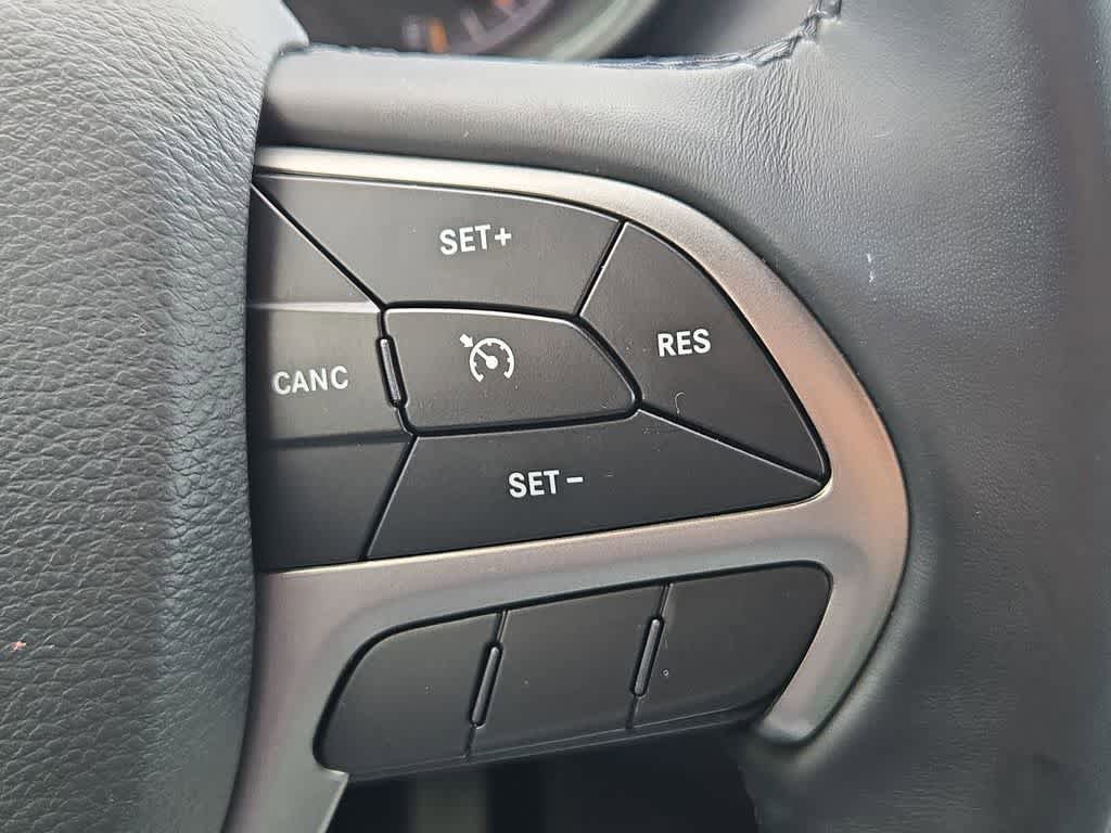Used 2019 Jeep Grand Cherokee Laredo w/ Laredo X Package RWD image 25