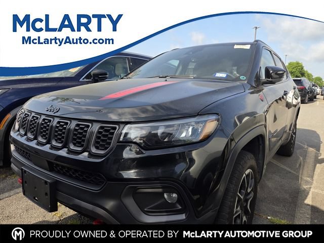 Used 2024 Jeep Compass Trailhawk AWD/4WD image 1