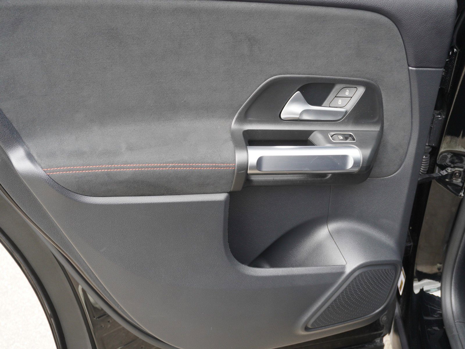 Used 2022 Mercedes-Benz GLB 250 4MATIC image 13
