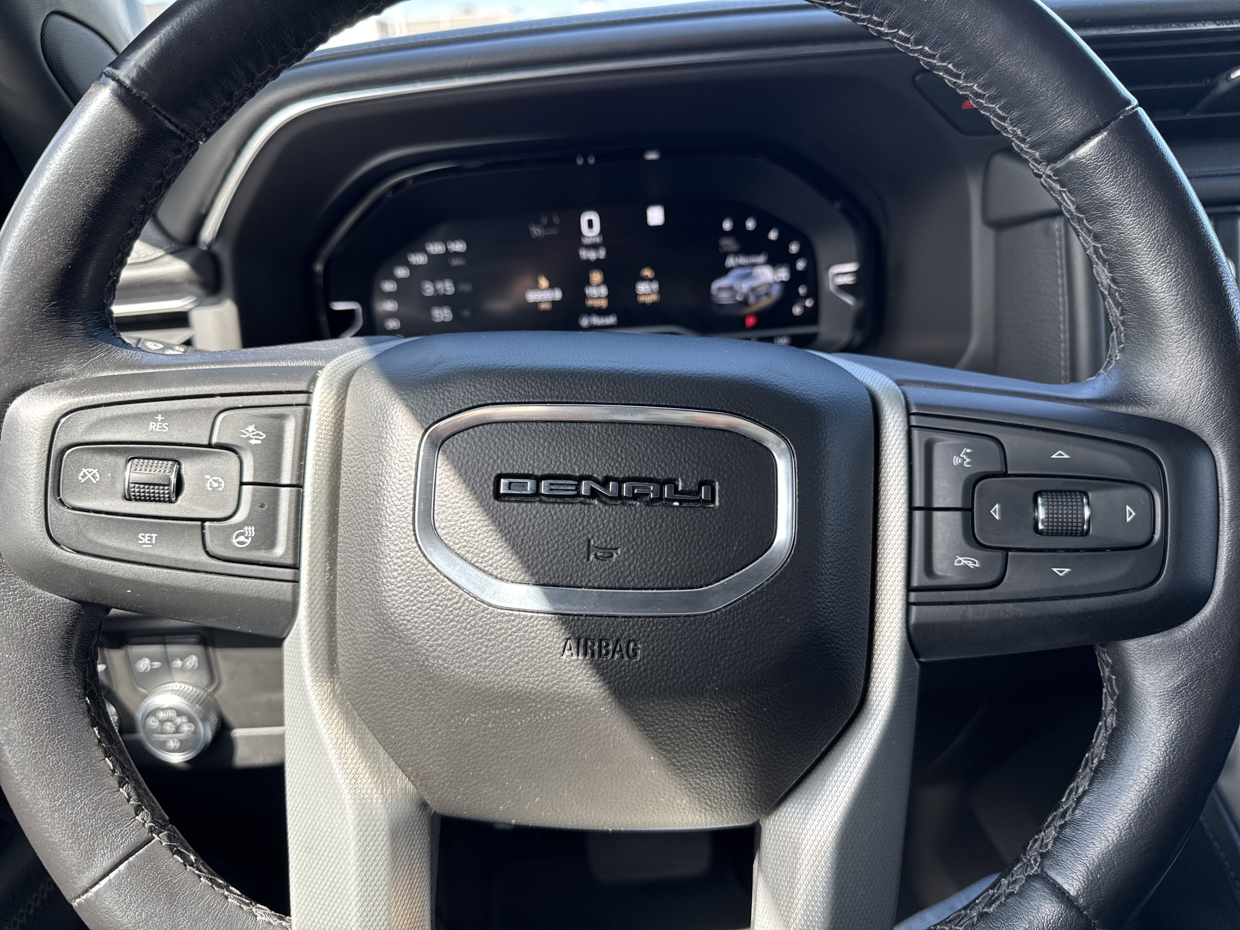 Used 2022 GMC Yukon Denali AWD/4WD image 14