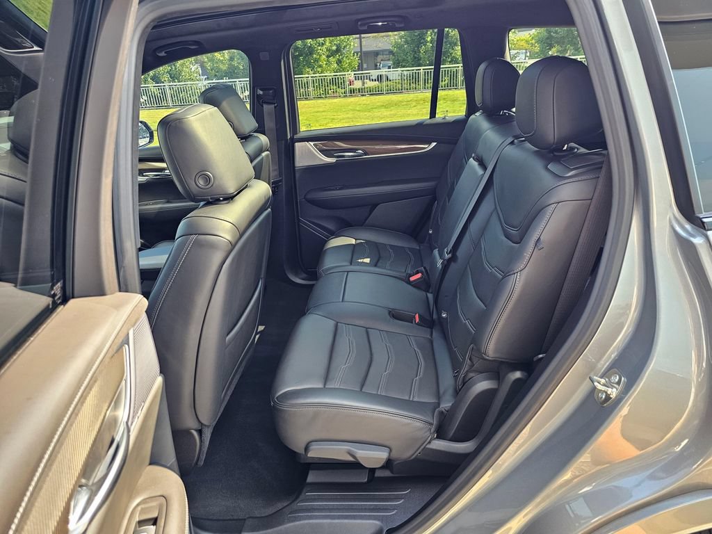 Certified 2025 Cadillac XT6 Sport w/ Platinum Package AWD/4WD image 17