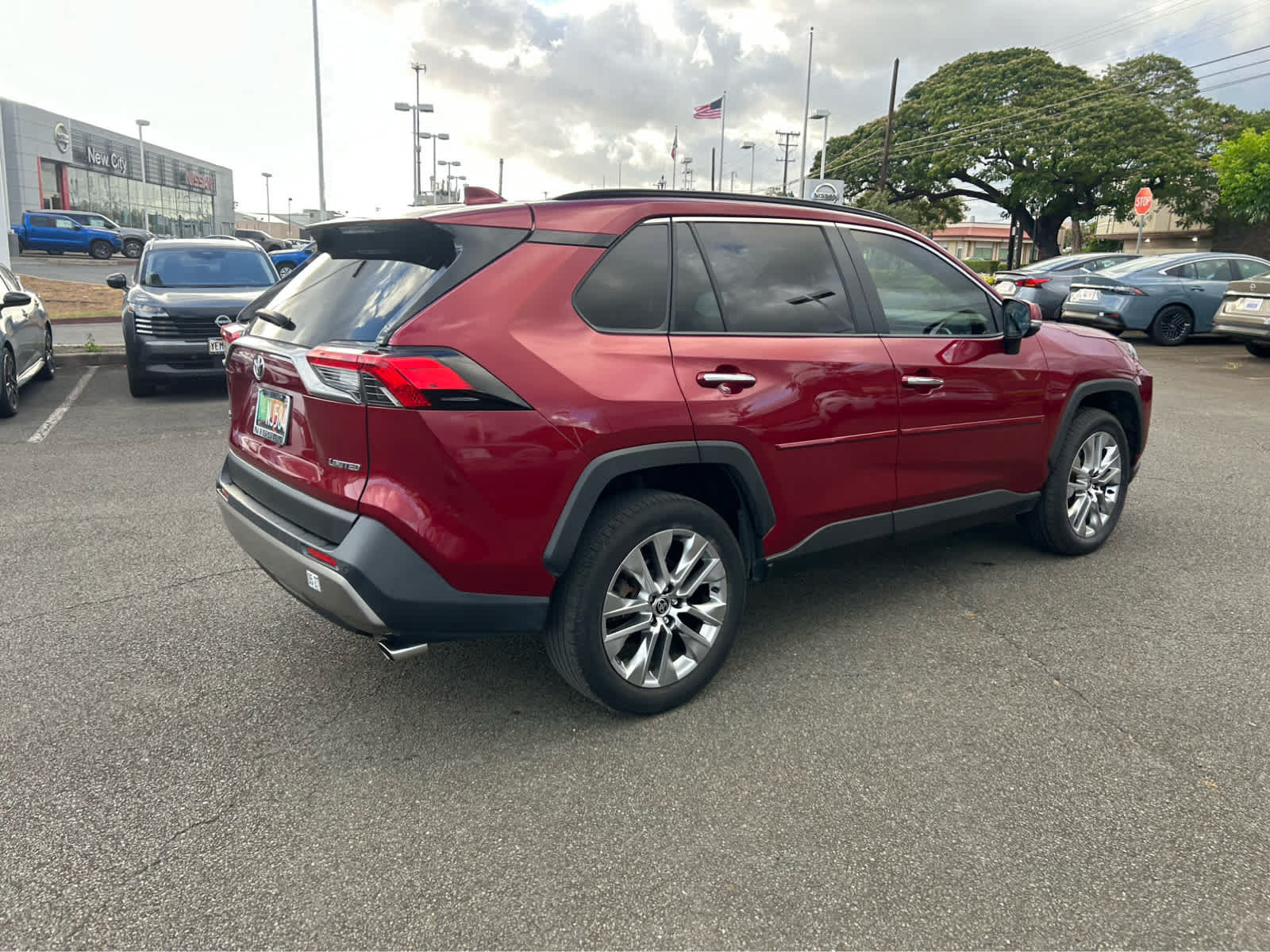 Used 2022 Toyota RAV4 Limited FWD image 3