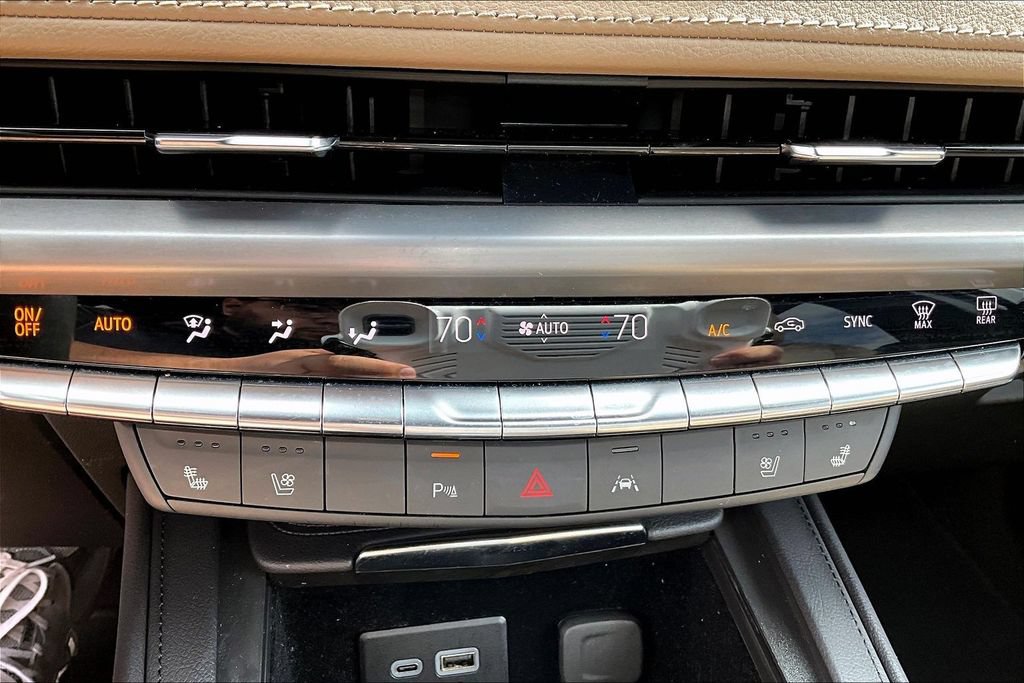 Used 2024 Cadillac XT4 Premium Luxury FWD image 24