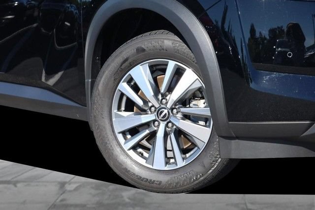 Certified 2025 Nissan Pathfinder SL w/ Cargo Package AWD/4WD image 3
