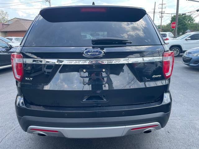 Used 2017 Ford Explorer XLT w/ Equipment Group 202A AWD/4WD image 4