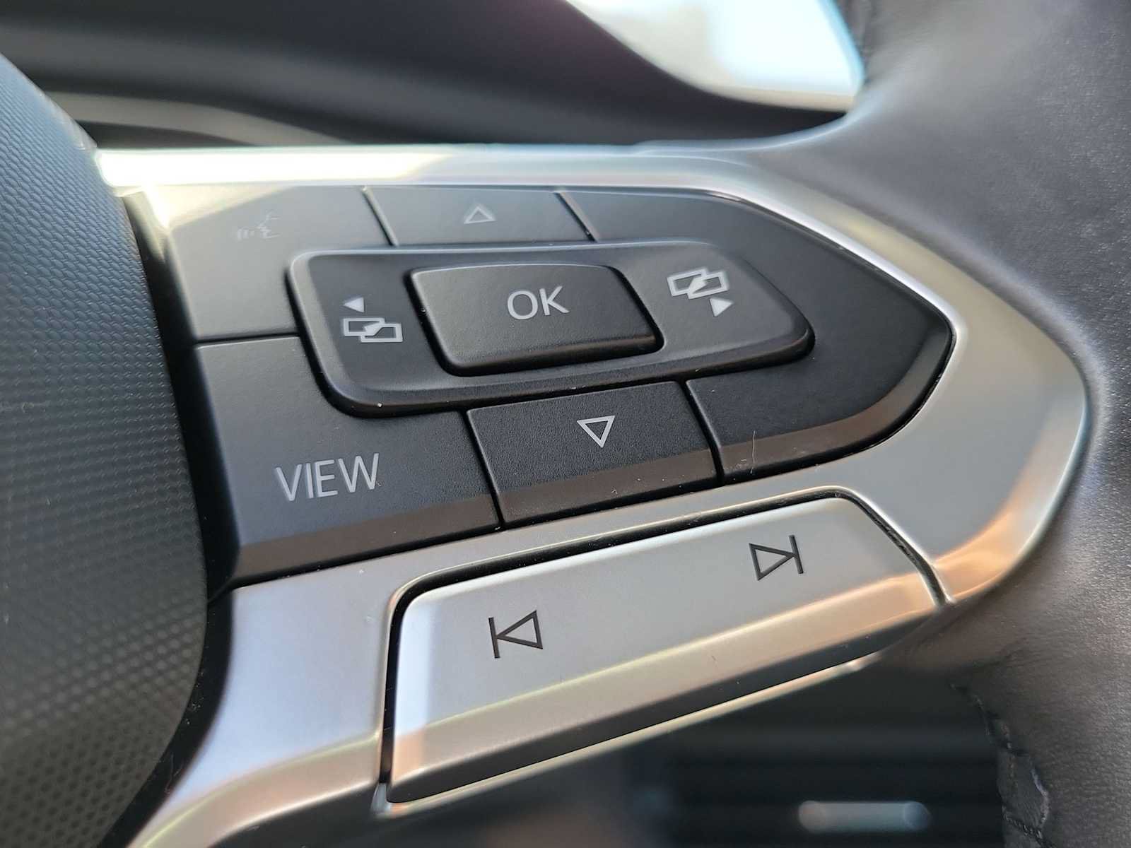 Used 2023 Volkswagen Jetta SE w/ Panoramic Sunroof Package FWD image 22