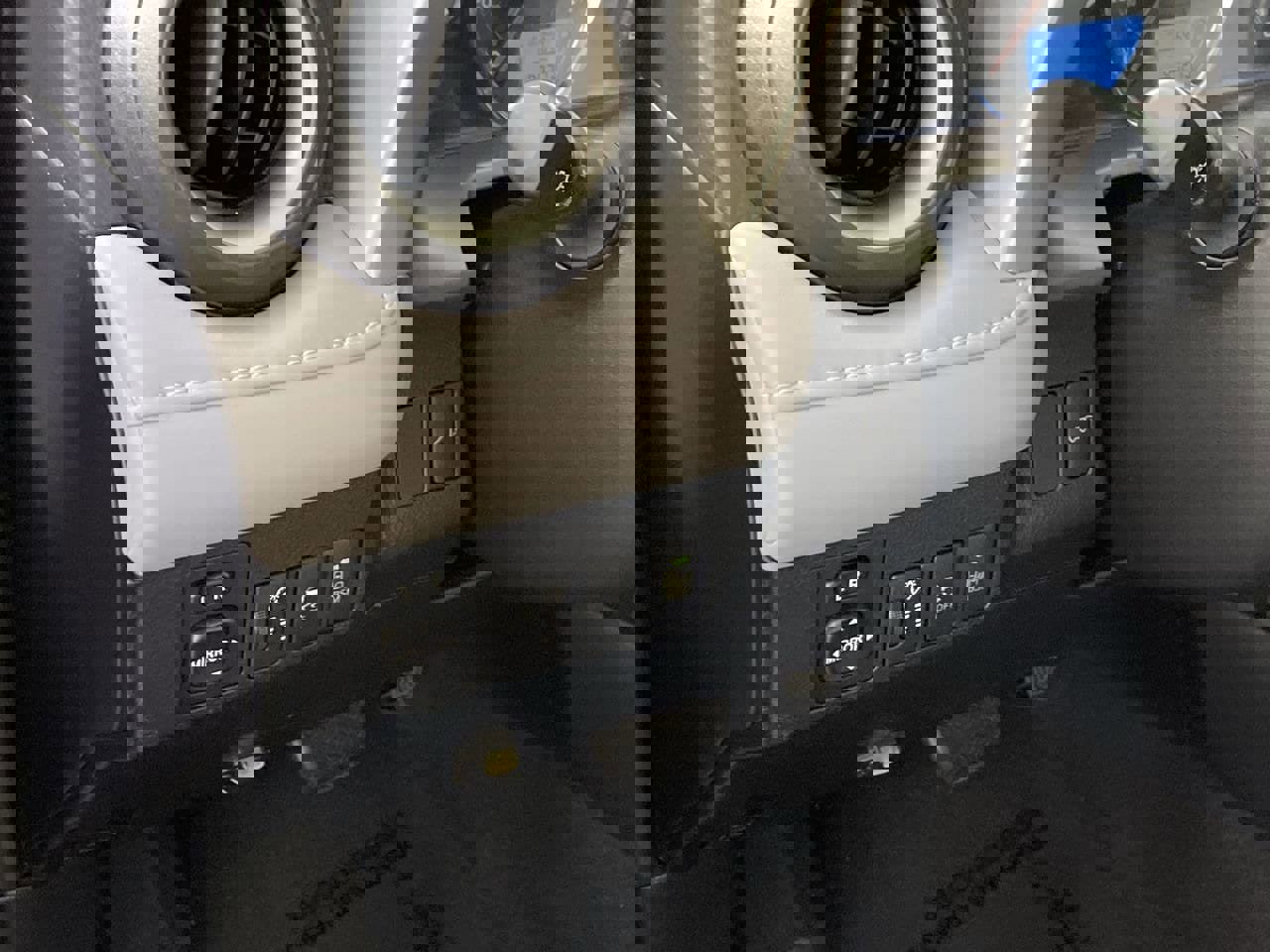 Used 2013 Toyota RAV4 Limited image 12