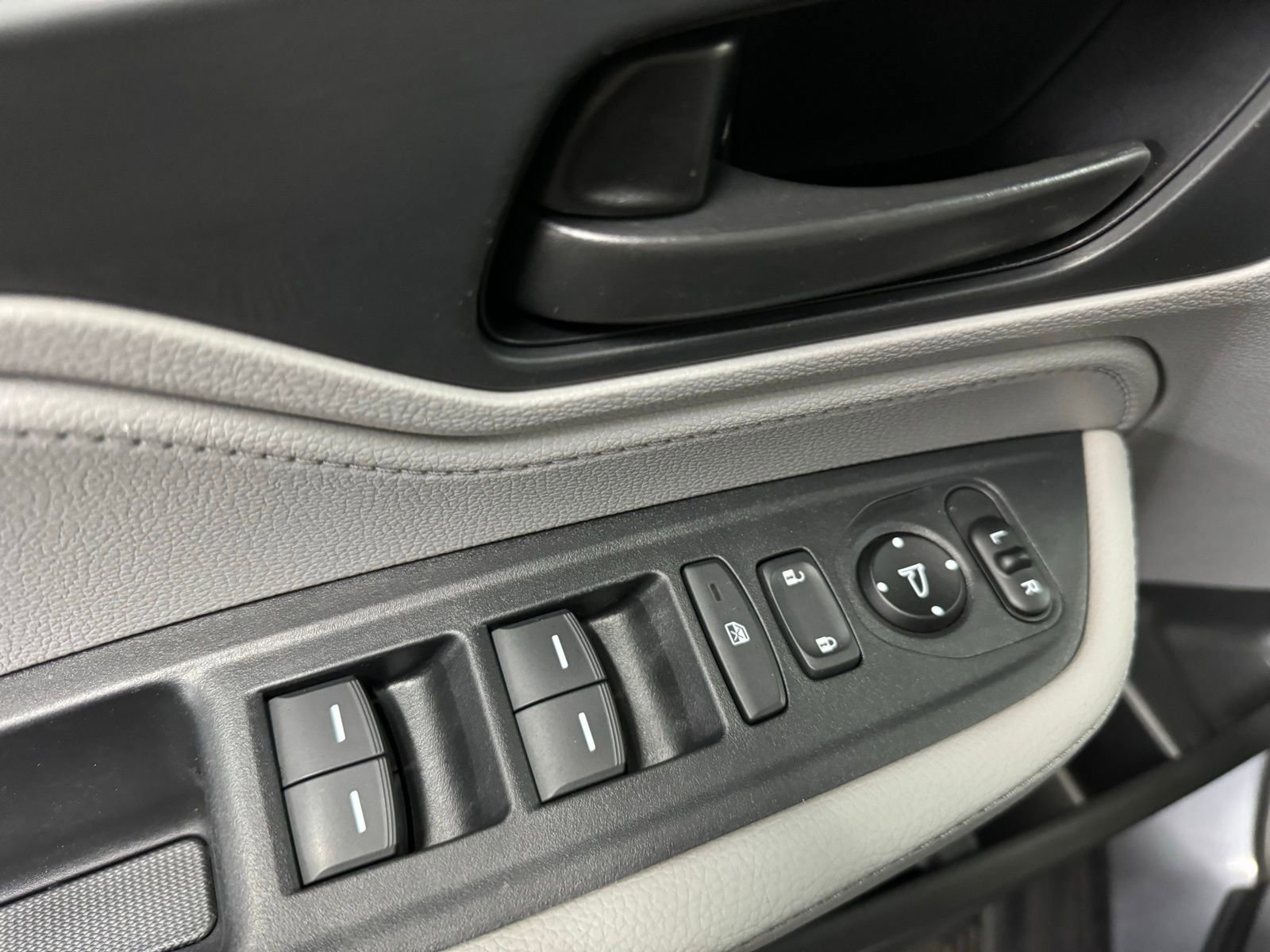 Used 2019 Honda Odyssey EX image 17