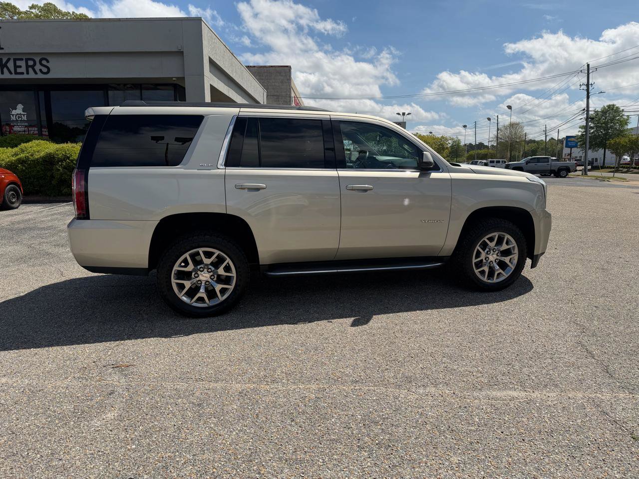 Used 2017 GMC Yukon SLE w/ SLE Value Package image 19