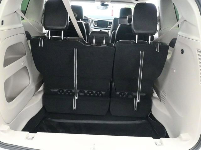 Used 2023 Chrysler Pacifica Touring-L image 9