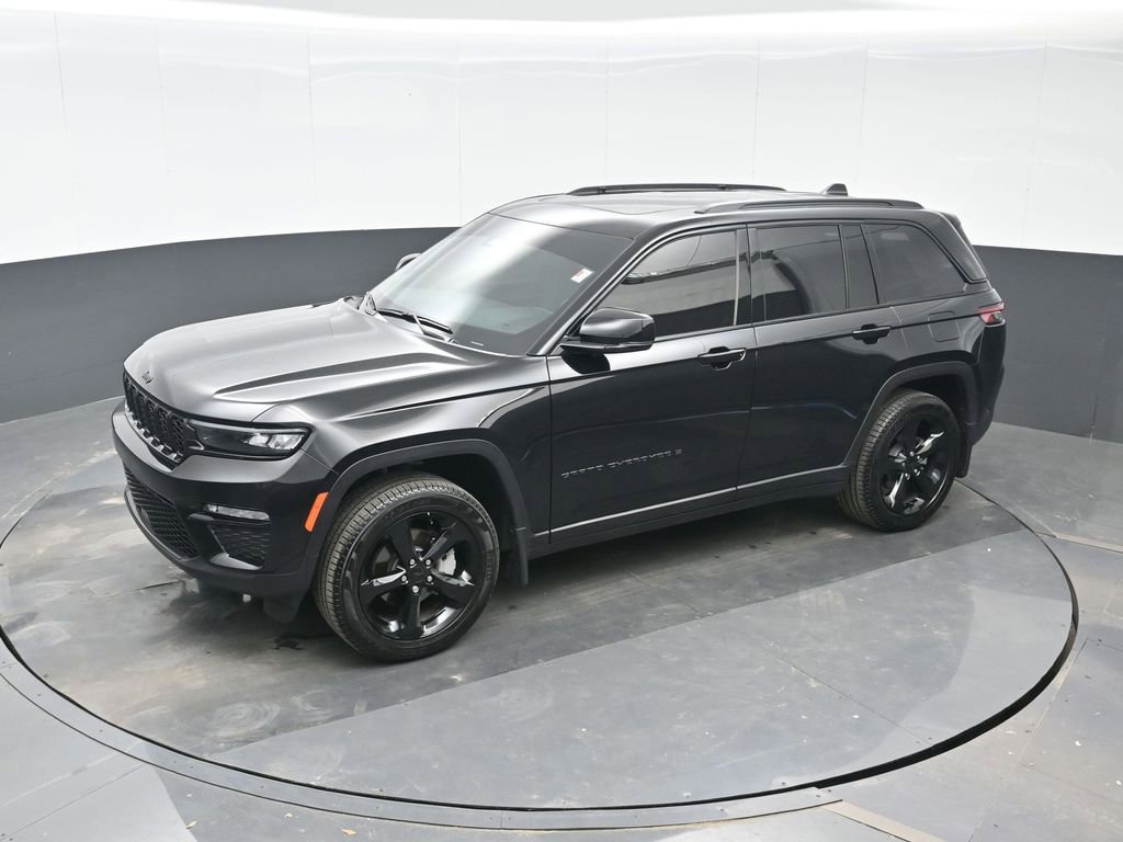 Used 2025 Jeep Grand Cherokee Limited w/ Black Appearance Package image 25