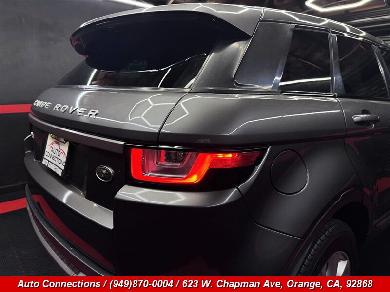 Used 2019 Land Rover Range Rover Evoque SE AWD/4WD image 27